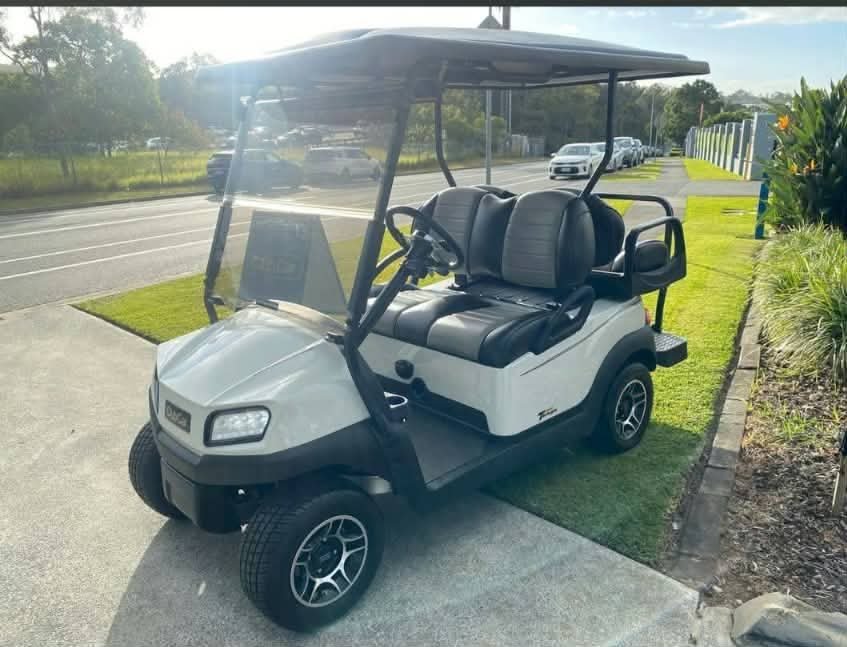 CLUB CAR TEMPO ELECTRIC 4 SEATER - Image 9
