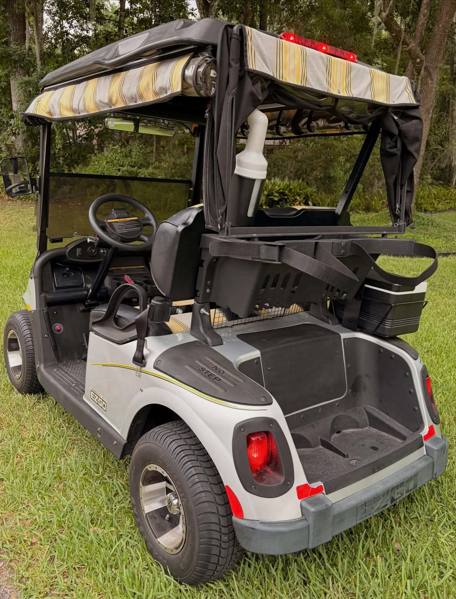 2014 E-Z-GO RXV LITHIUM 2 SEATER ELECTRIC - Image 4