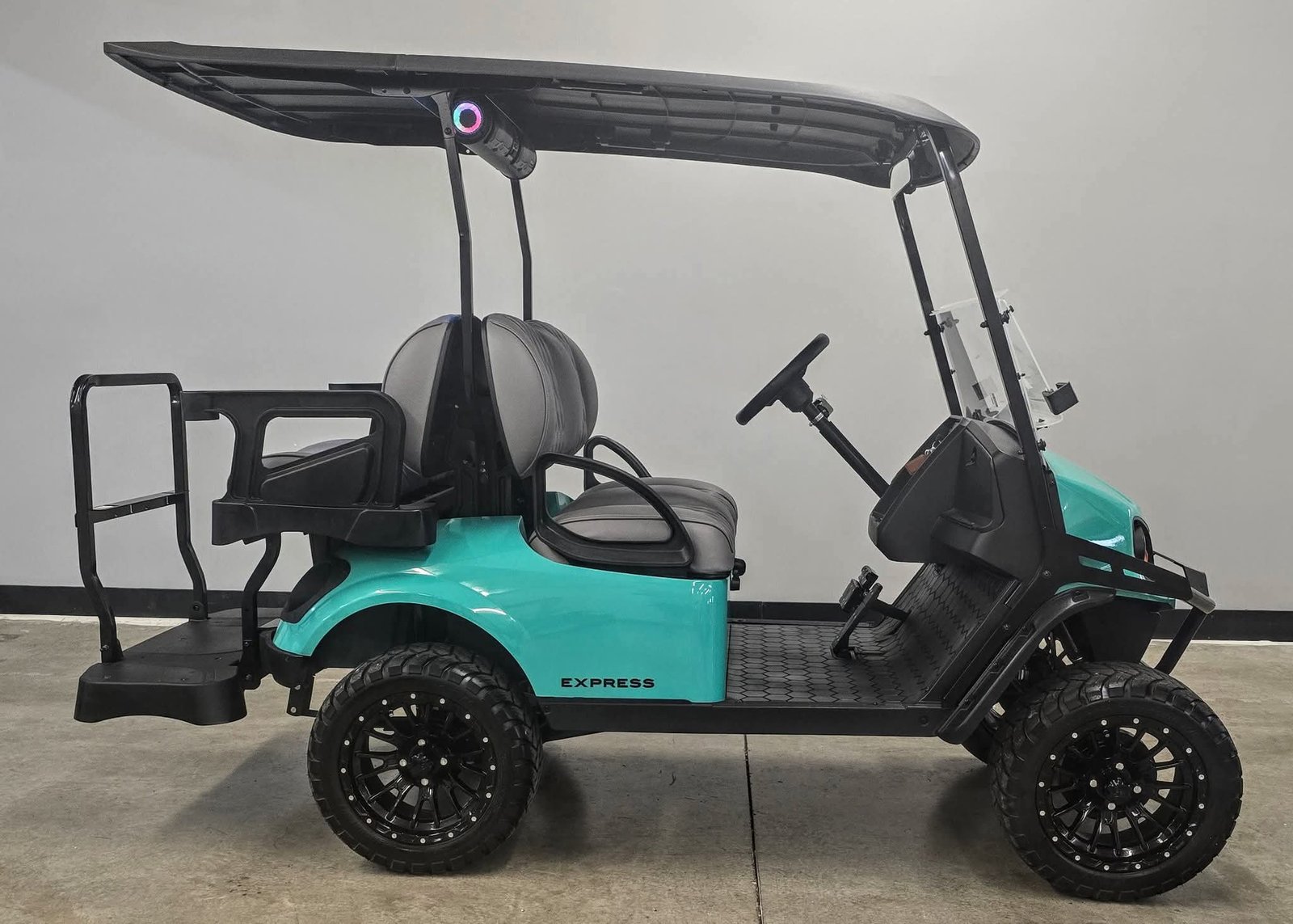 2025 E-Z-GO Express 4 SEATER GAS - Image 4