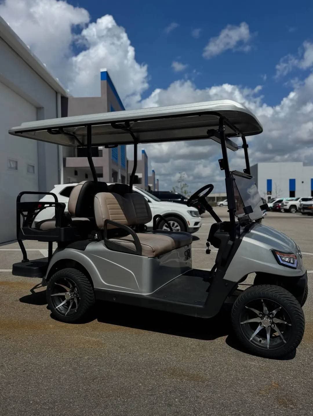 E-Z-GO RXV ELITE 2+2 ELECTRIC LITHIUM GOLF CART 4 SEATER ELECTRIC - Image 3