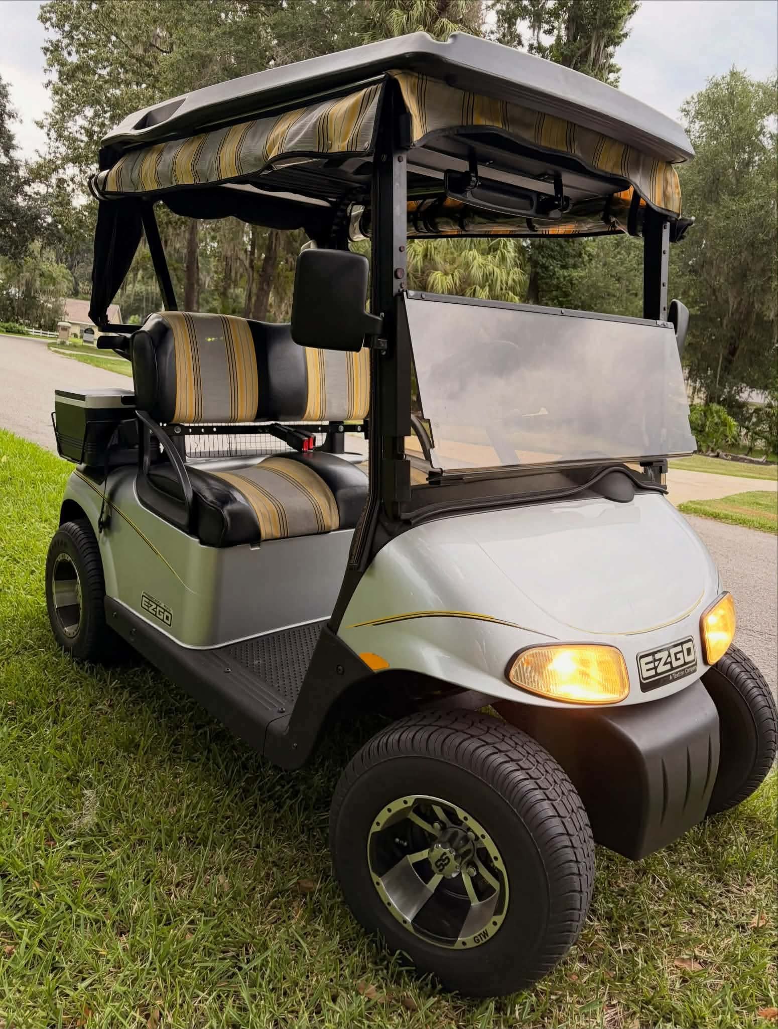 2014 E-Z-GO RXV LITHIUM 2 SEATER ELECTRIC