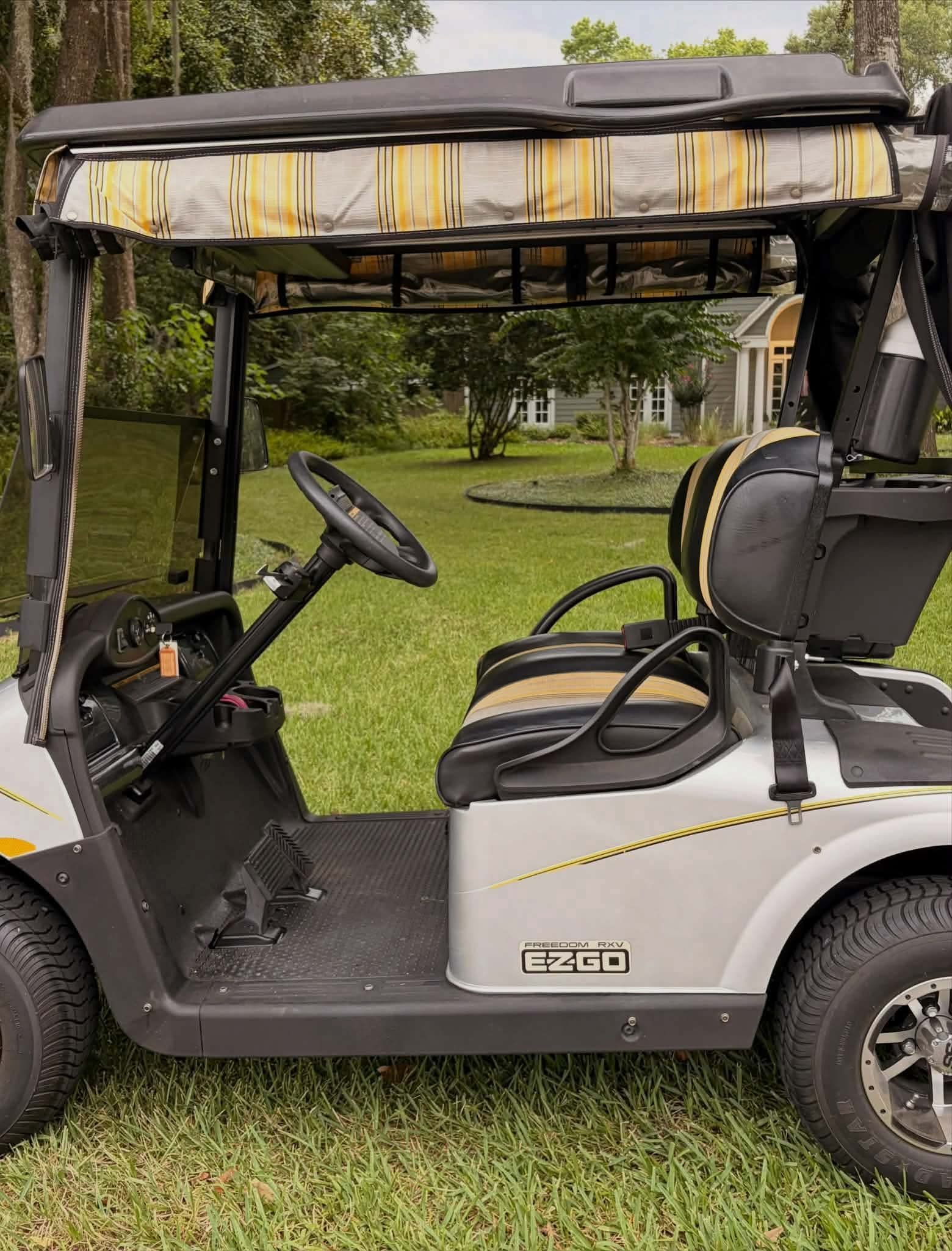 2014 E-Z-GO RXV LITHIUM 2 SEATER ELECTRIC - Image 11